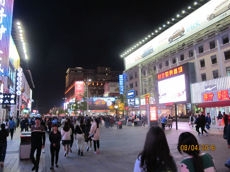 пешеходная улица в центре Пекина пешеходная улица в центре Пекина